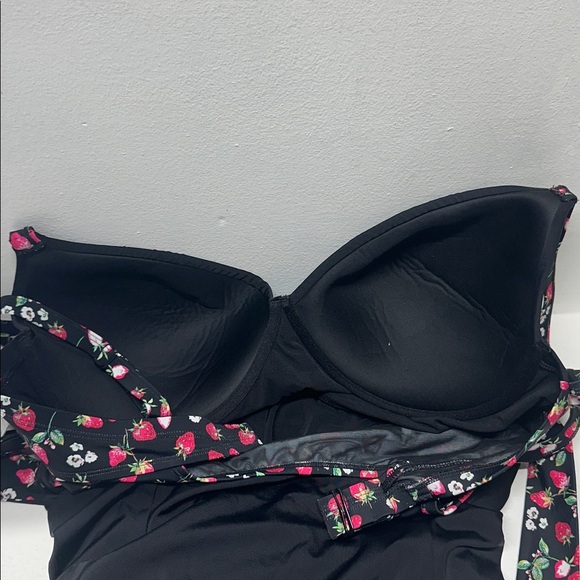 Torrid One Piece Swimsuit  Strawberry Underwire Bra Slim Fix Black Plus Size 2X - Picture 9 of 12
